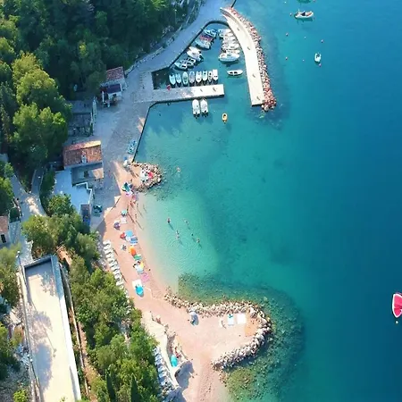Διαμέρισμα In Croatia With Pool Near